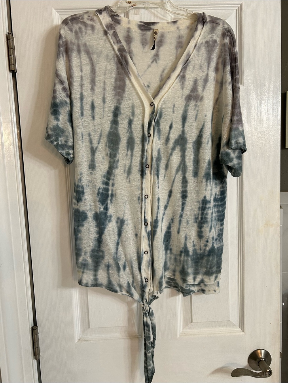 XCVI Tie-Dye V-Neck Button Front Women’s Shirt - Gray/White